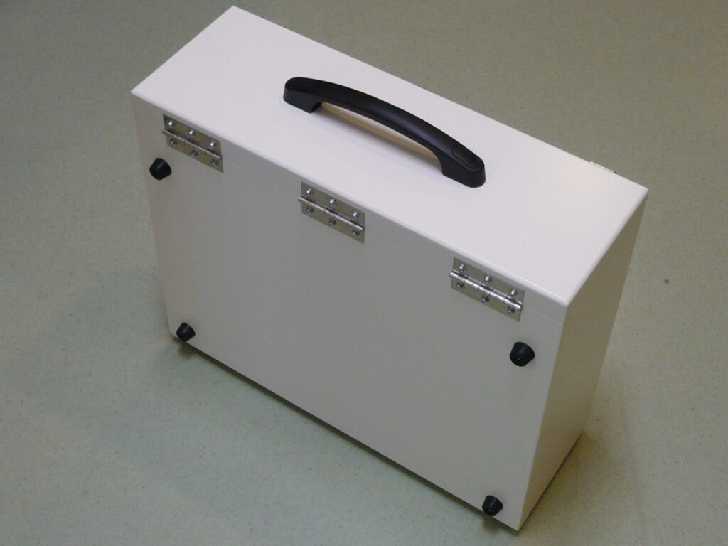 金属ケース(オーダーメイド)。計測機器を収納するための金属ケース。表面処理は焼付塗装。有限会社マルカ製作所
