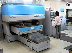 澁谷工業㈱ Co2レーザー加工機